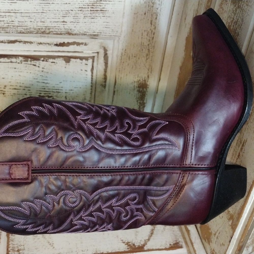 lLike Cranberry Wine! New Laredo Boots